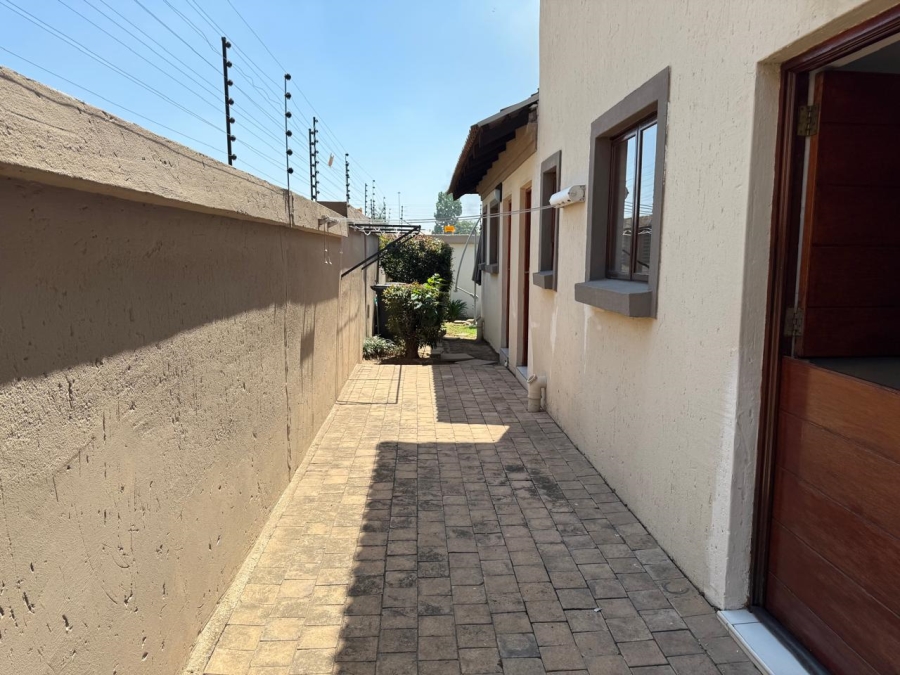 4 Bedroom Property for Sale in Sonneveld Gauteng