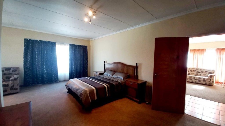 7 Bedroom Property for Sale in Sunward Park Gauteng