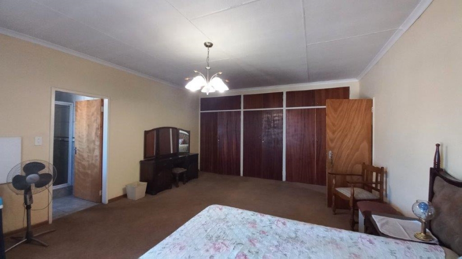 7 Bedroom Property for Sale in Sunward Park Gauteng