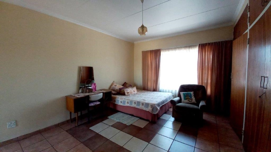 7 Bedroom Property for Sale in Sunward Park Gauteng