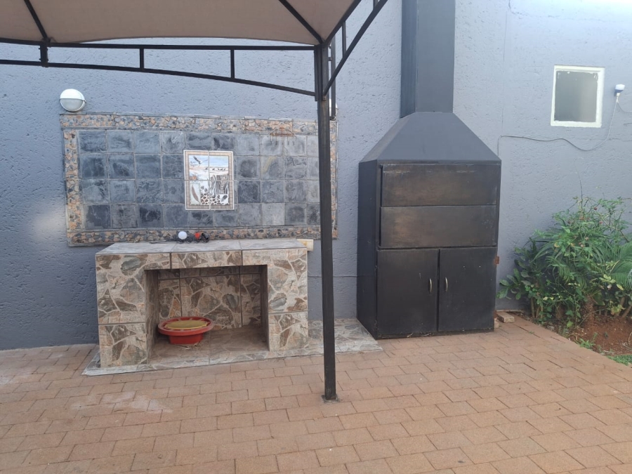 3 Bedroom Property for Sale in Sonneveld Gauteng