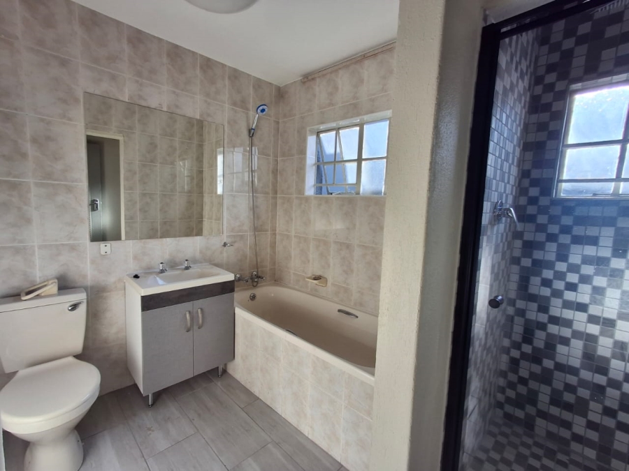 3 Bedroom Property for Sale in Sonneveld Gauteng