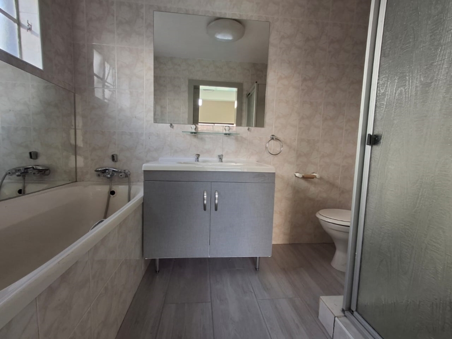 3 Bedroom Property for Sale in Sonneveld Gauteng