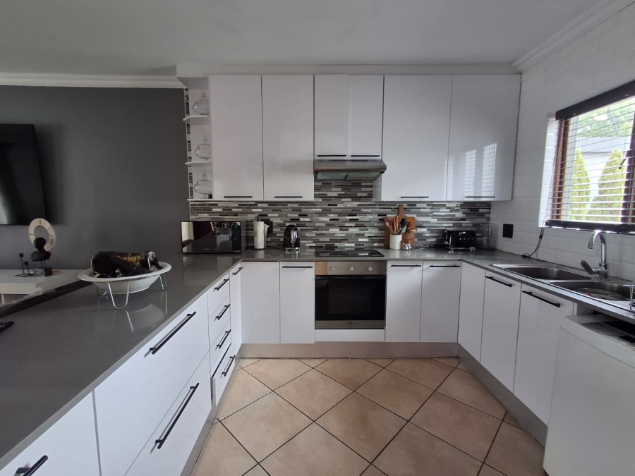 3 Bedroom Property for Sale in Sonneveld Gauteng