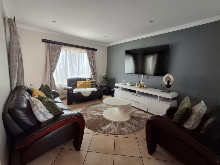 3 Bedroom Property for Sale in Sonneveld Gauteng