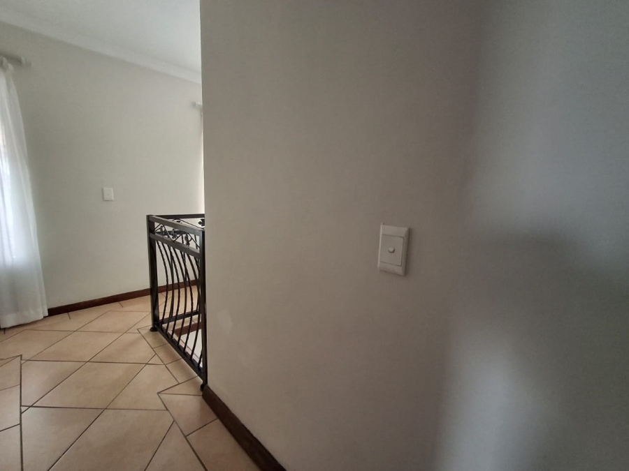 3 Bedroom Property for Sale in Sonneveld Gauteng