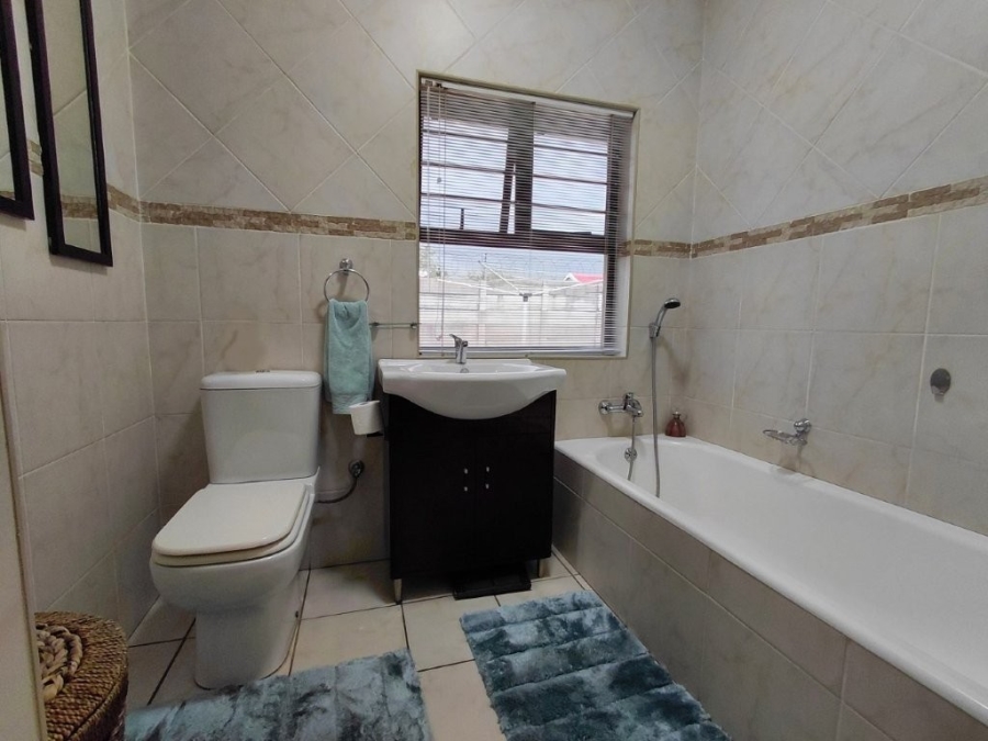 4 Bedroom Property for Sale in Freeway Park Gauteng