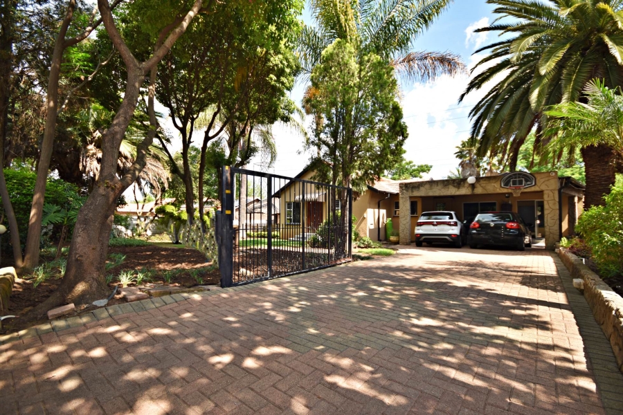 4 Bedroom Property for Sale in Bromhof Gauteng