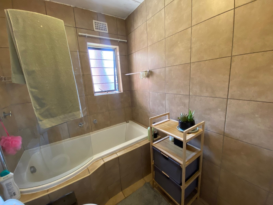 To Let 2 Bedroom Property for Rent in Olympus AH Gauteng