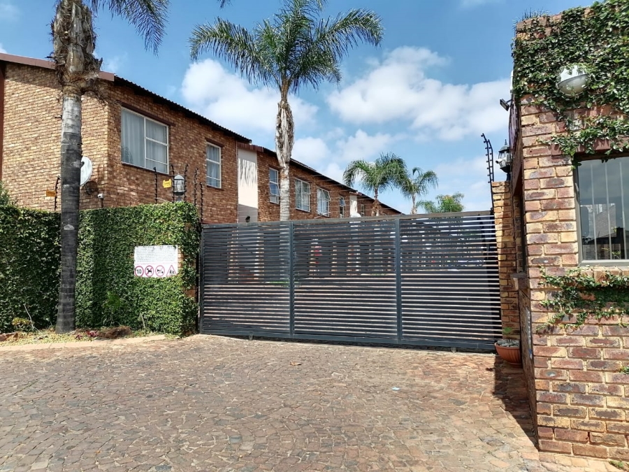2 Bedroom Property for Sale in Glen Marais Gauteng