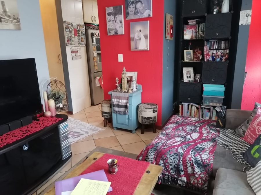 2 Bedroom Property for Sale in Glen Marais Gauteng