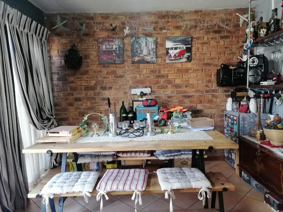 2 Bedroom Property for Sale in Glen Marais Gauteng