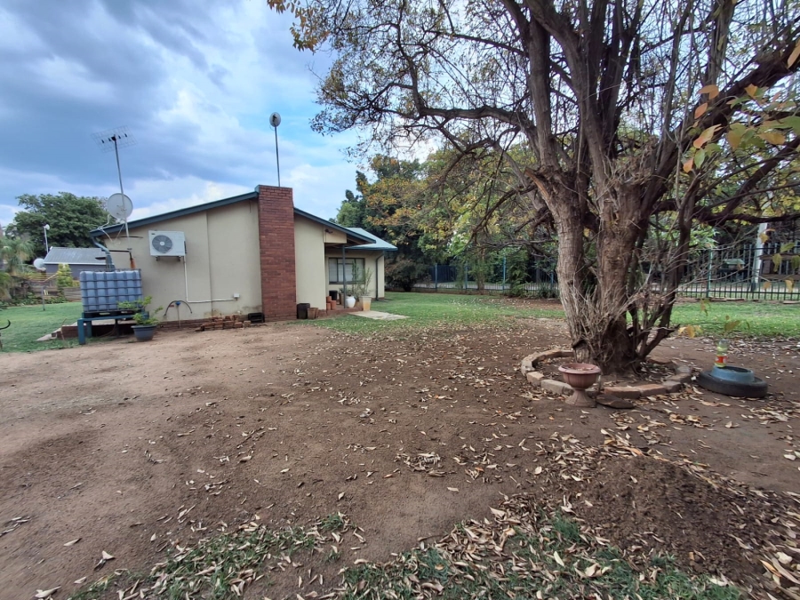 3 Bedroom Property for Sale in Tileba Gauteng