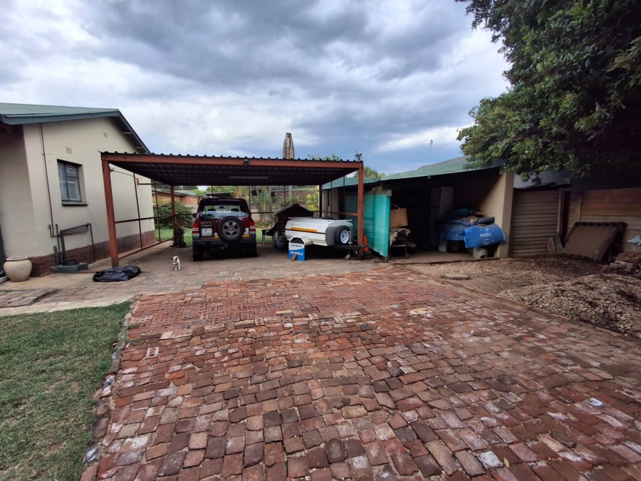 3 Bedroom Property for Sale in Tileba Gauteng