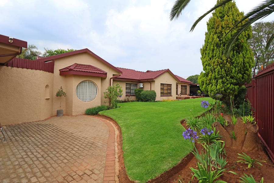 3 Bedroom Property for Sale in Helikonpark Gauteng