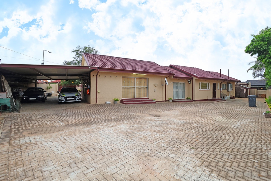 3 Bedroom Property for Sale in Helikonpark Gauteng