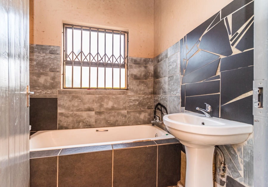 2 Bedroom Property for Sale in Bram Fischerville Gauteng