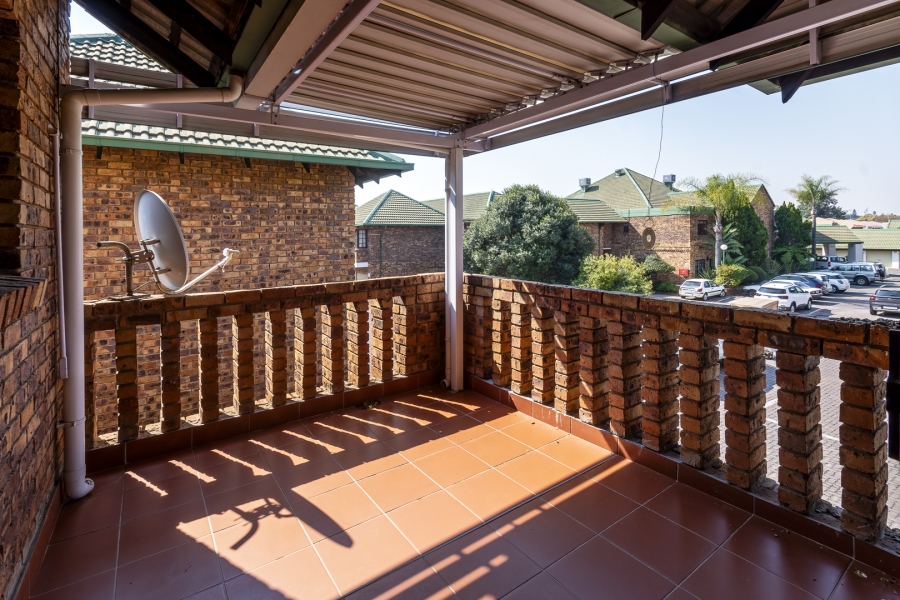1 Bedroom Property for Sale in Die Wilgers Gauteng