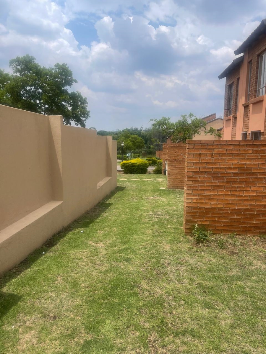 2 Bedroom Property for Sale in Erand Gardens Gauteng