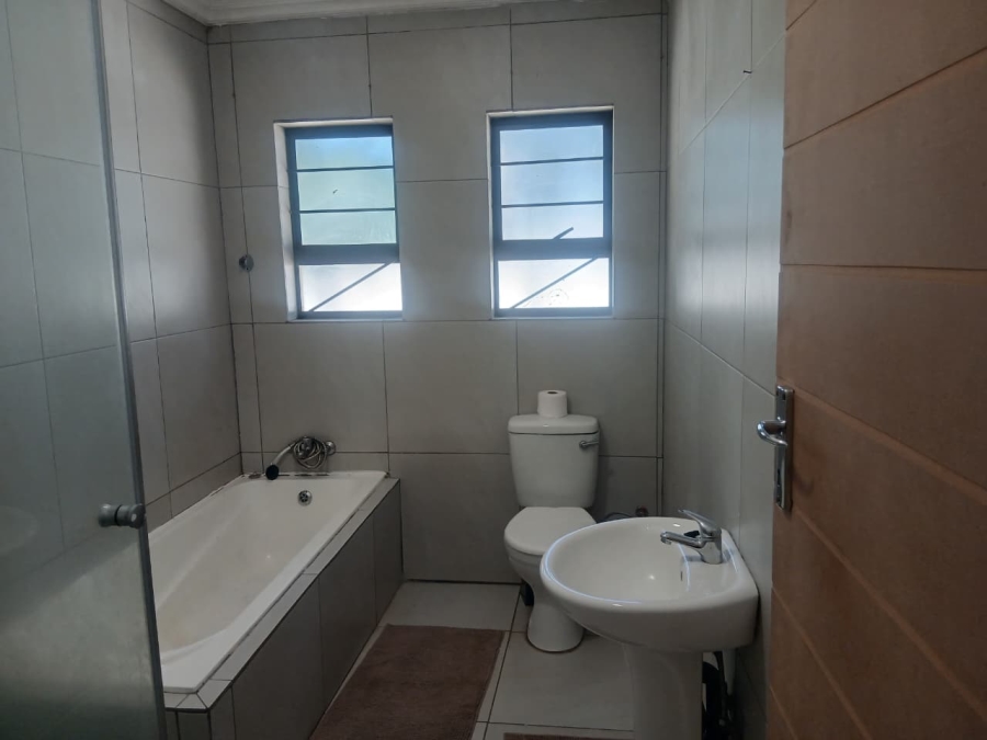 To Let 2 Bedroom Property for Rent in Rensburg Gauteng