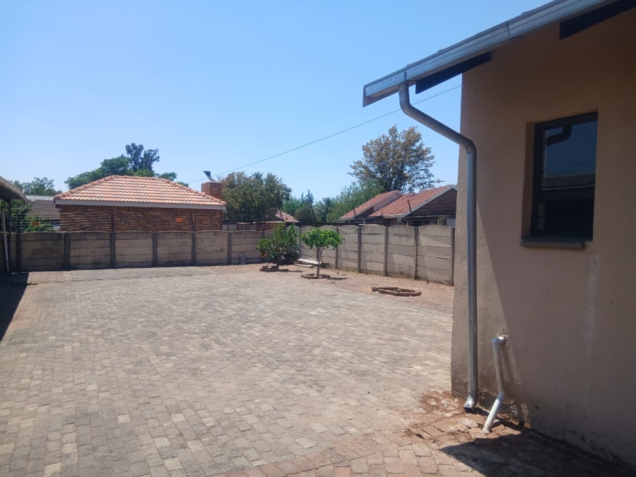 To Let 2 Bedroom Property for Rent in Rensburg Gauteng