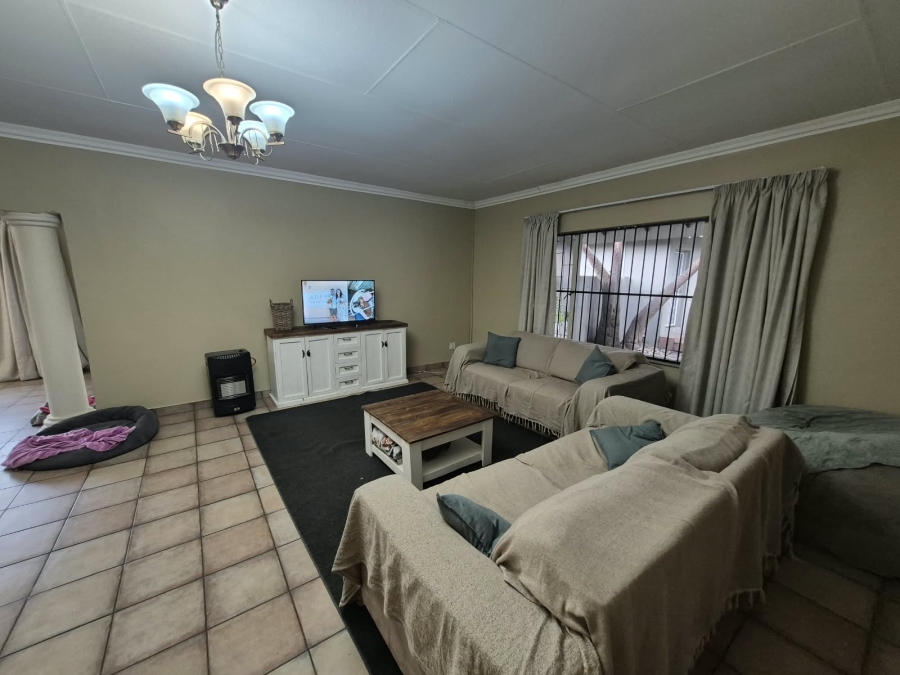 3 Bedroom Property for Sale in Faerie Glen Gauteng