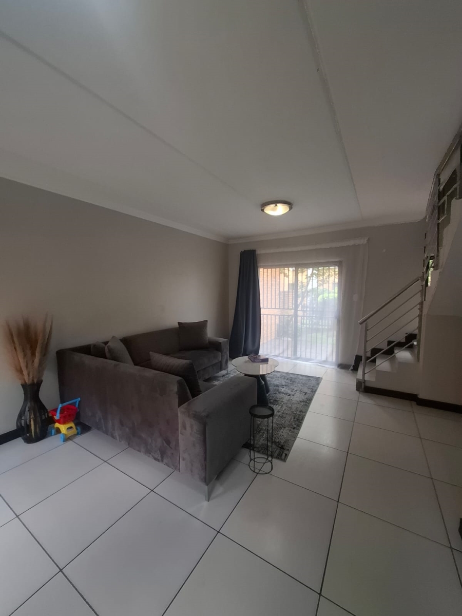 2 Bedroom Property for Sale in Rooihuiskraal North Gauteng