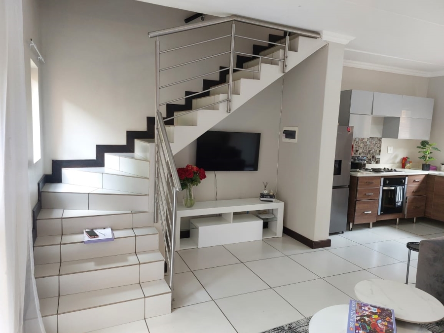 2 Bedroom Property for Sale in Rooihuiskraal North Gauteng