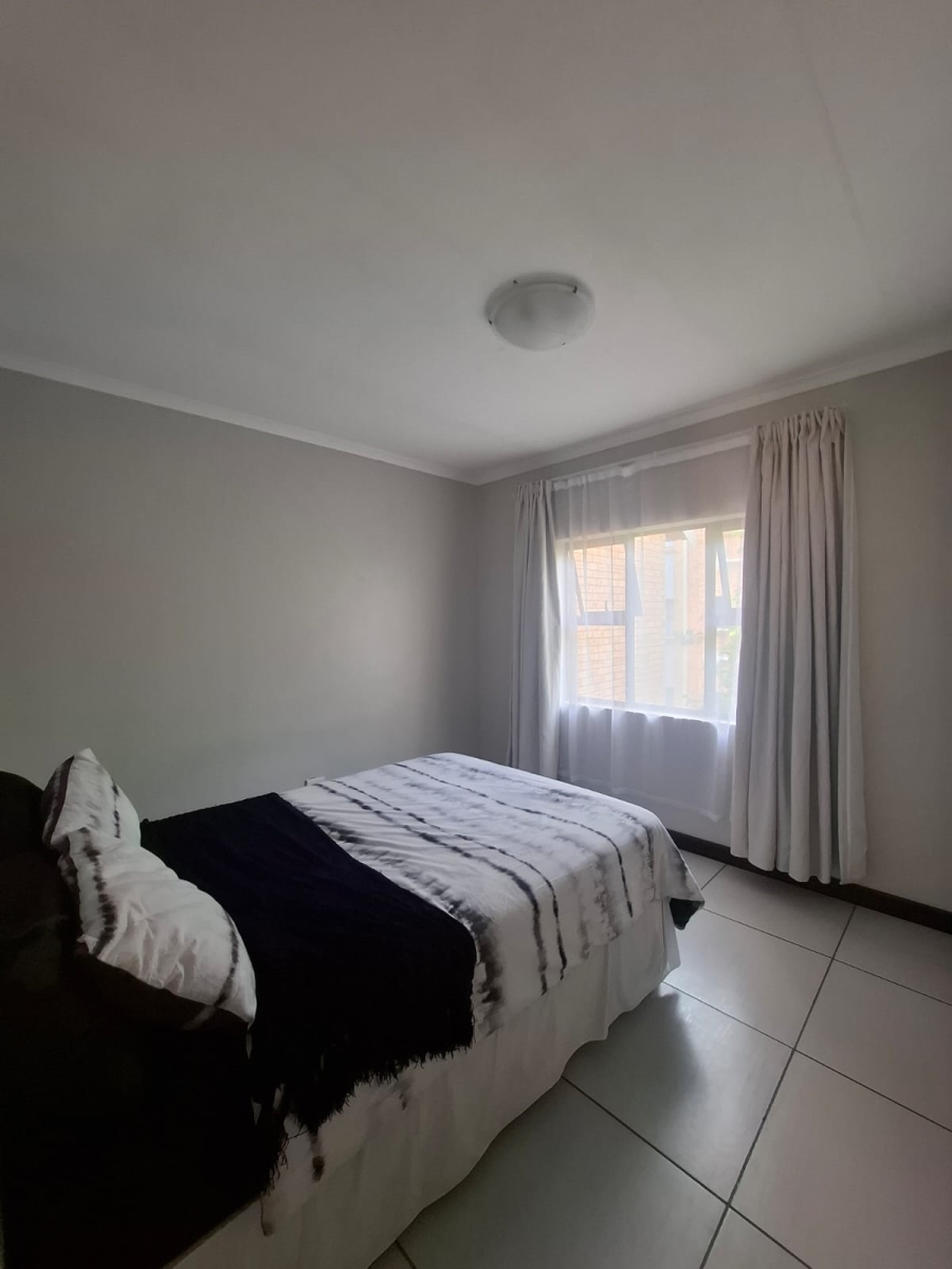 2 Bedroom Property for Sale in Rooihuiskraal North Gauteng