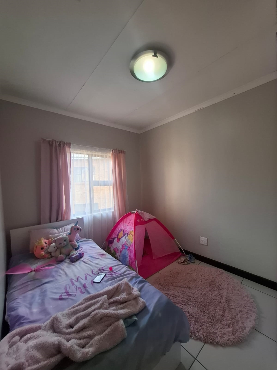 2 Bedroom Property for Sale in Rooihuiskraal North Gauteng