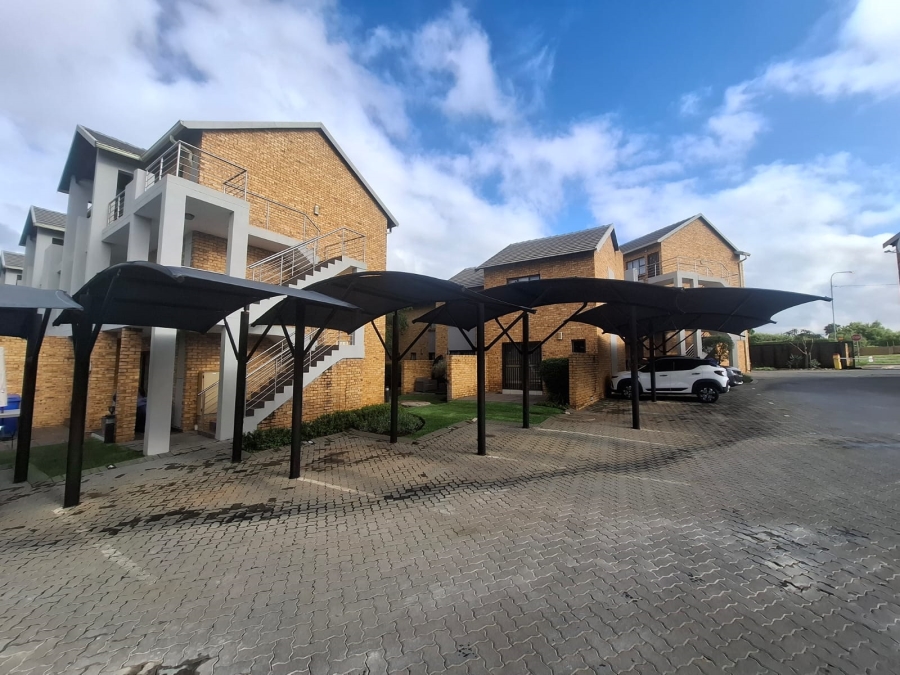 2 Bedroom Property for Sale in Rooihuiskraal North Gauteng