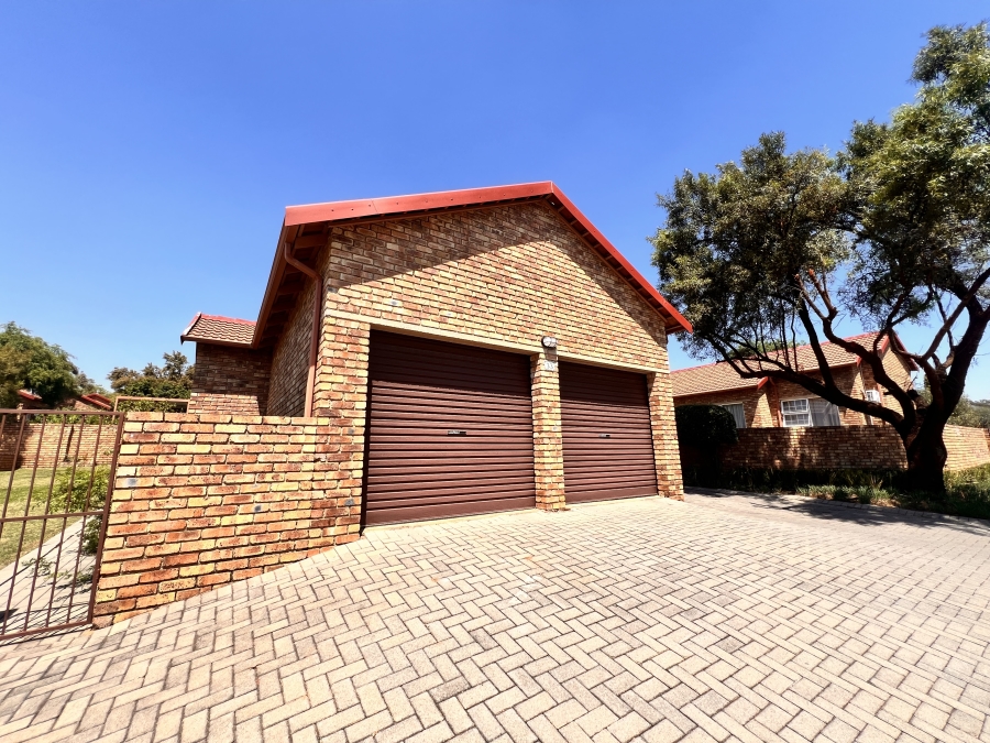 To Let 2 Bedroom Property for Rent in Kyalami Hills Gauteng