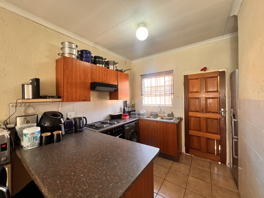 To Let 2 Bedroom Property for Rent in Kyalami Hills Gauteng