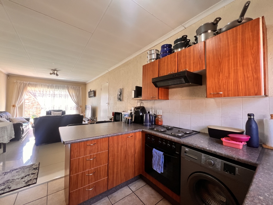 To Let 2 Bedroom Property for Rent in Kyalami Hills Gauteng