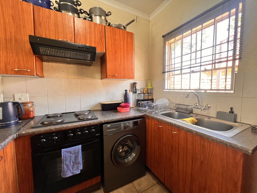 To Let 2 Bedroom Property for Rent in Kyalami Hills Gauteng