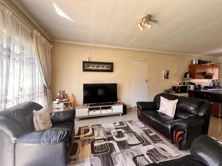 To Let 2 Bedroom Property for Rent in Kyalami Hills Gauteng