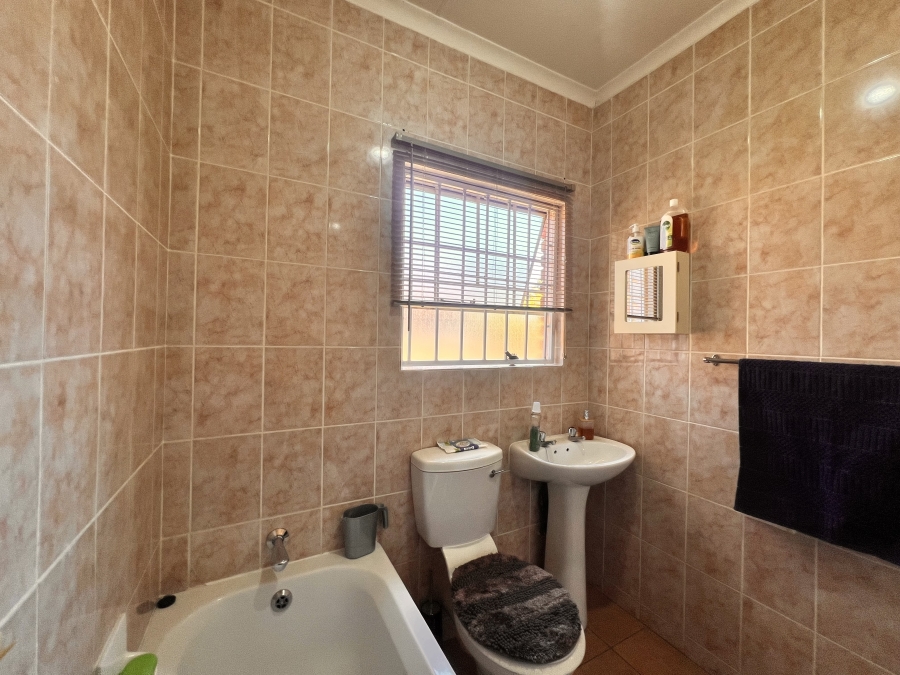To Let 2 Bedroom Property for Rent in Kyalami Hills Gauteng