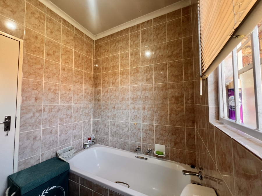 To Let 2 Bedroom Property for Rent in Kyalami Hills Gauteng