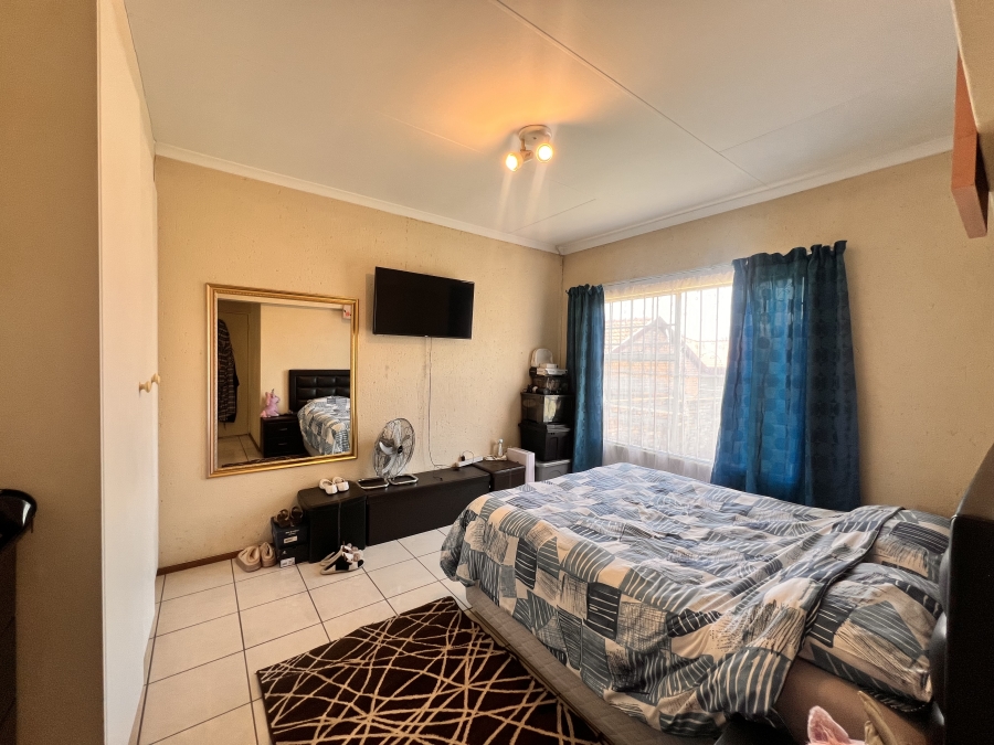 To Let 2 Bedroom Property for Rent in Kyalami Hills Gauteng