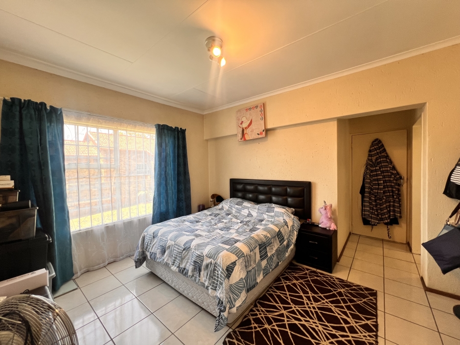 To Let 2 Bedroom Property for Rent in Kyalami Hills Gauteng