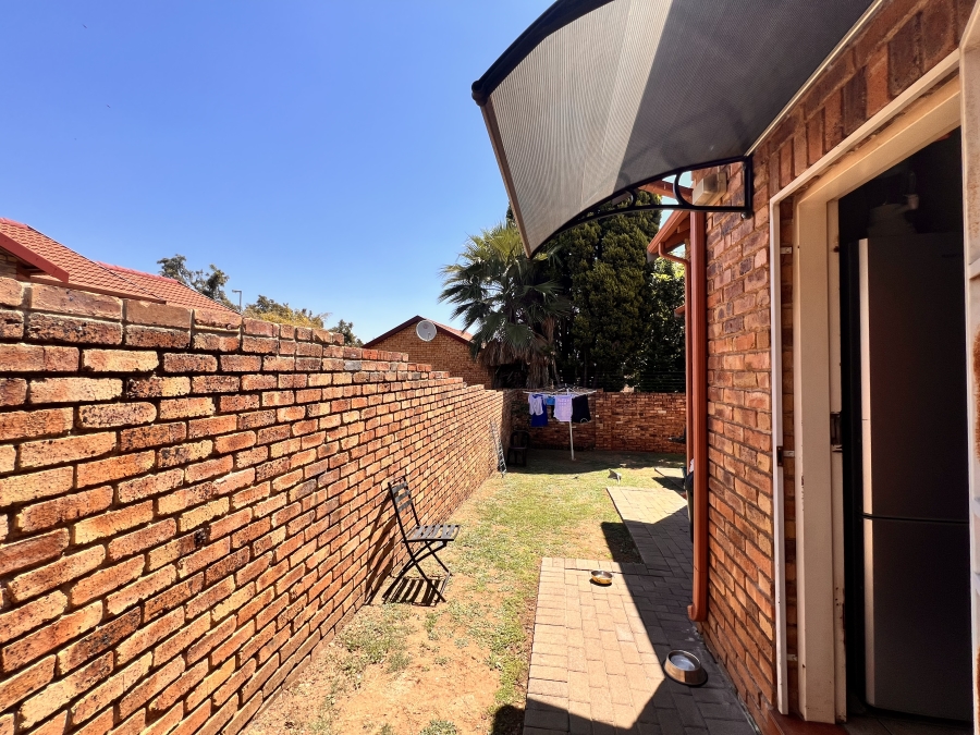To Let 2 Bedroom Property for Rent in Kyalami Hills Gauteng