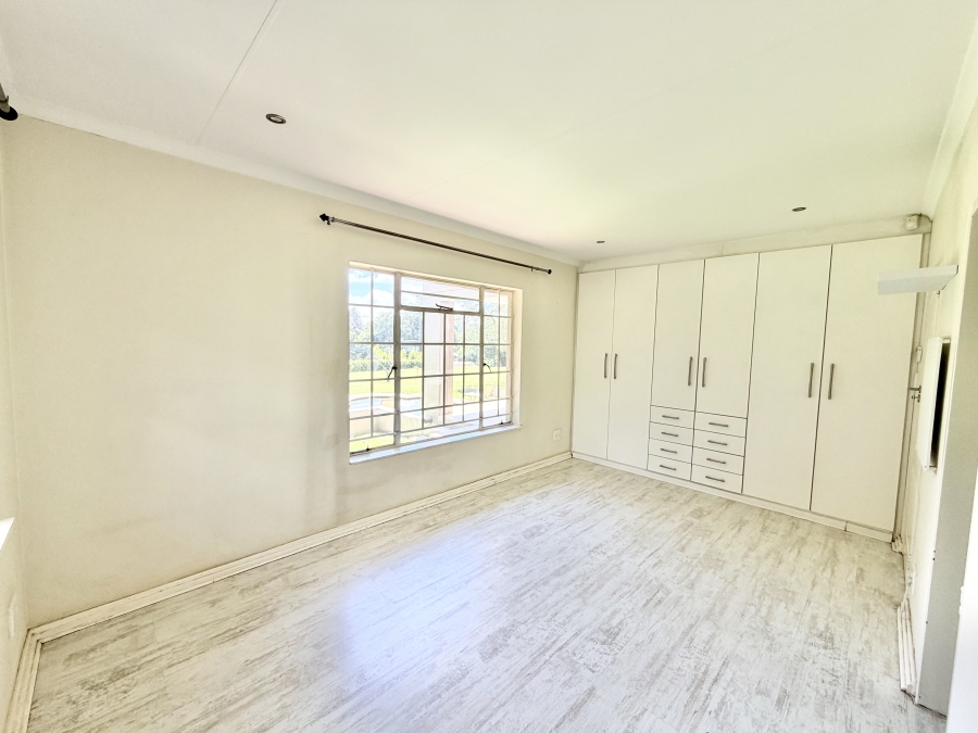 5 Bedroom Property for Sale in Glen Austin Gauteng