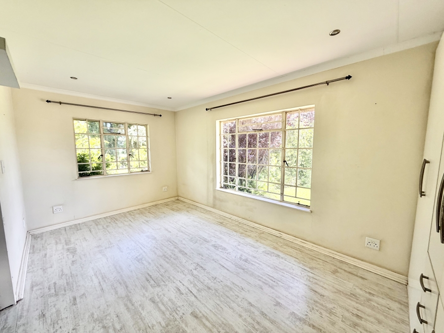 5 Bedroom Property for Sale in Glen Austin Gauteng