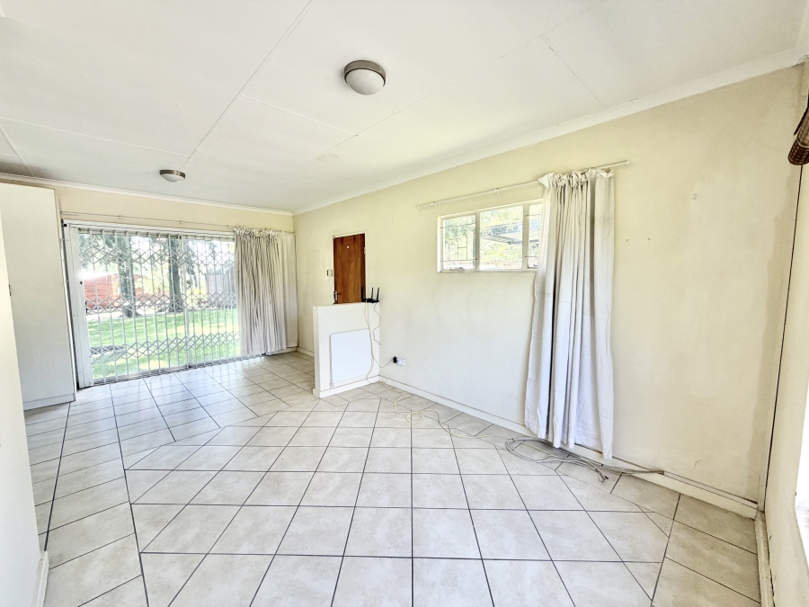5 Bedroom Property for Sale in Glen Austin Gauteng