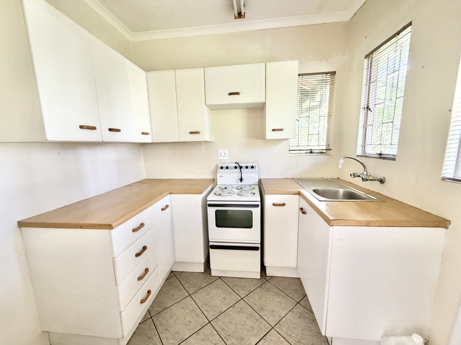 5 Bedroom Property for Sale in Glen Austin Gauteng
