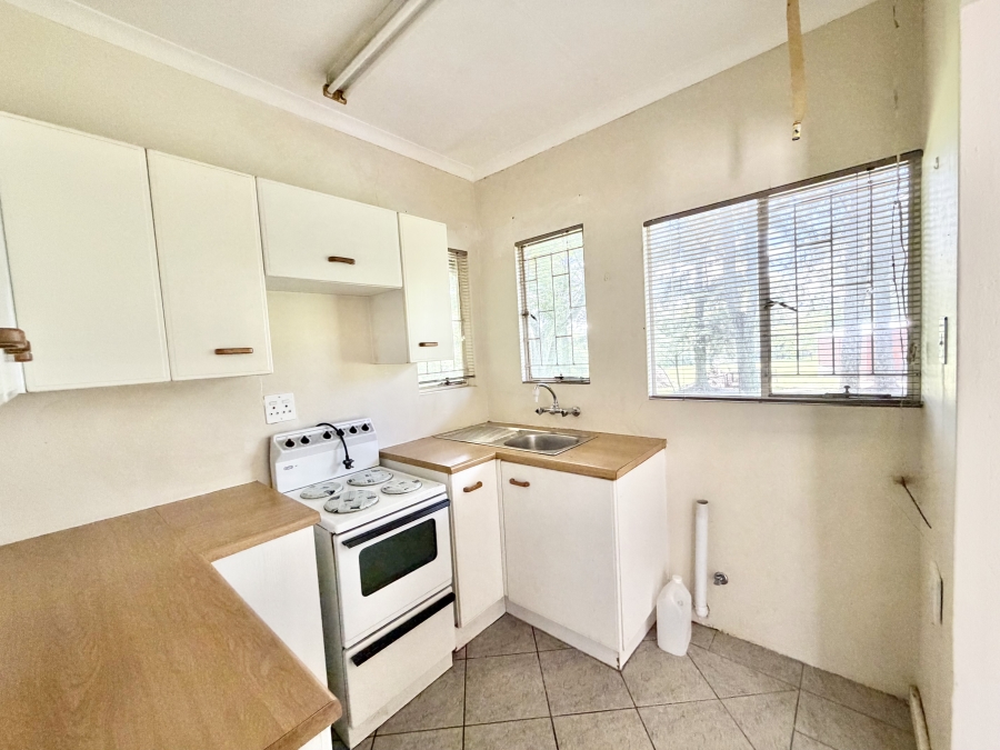 5 Bedroom Property for Sale in Glen Austin Gauteng