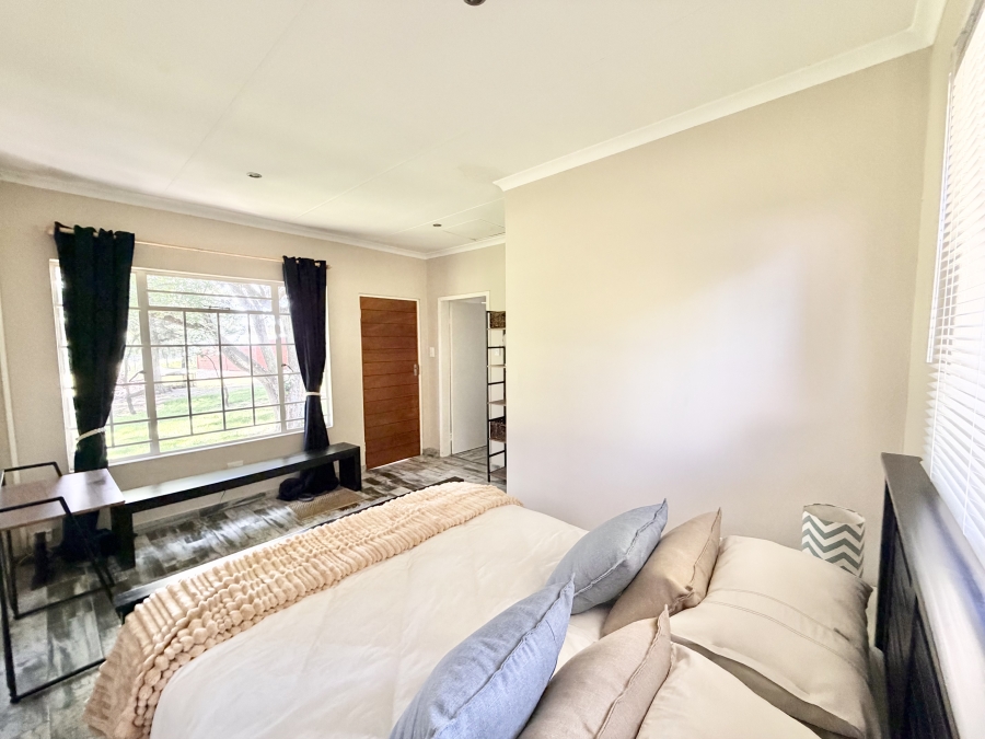 5 Bedroom Property for Sale in Glen Austin Gauteng