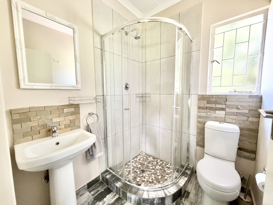 5 Bedroom Property for Sale in Glen Austin Gauteng