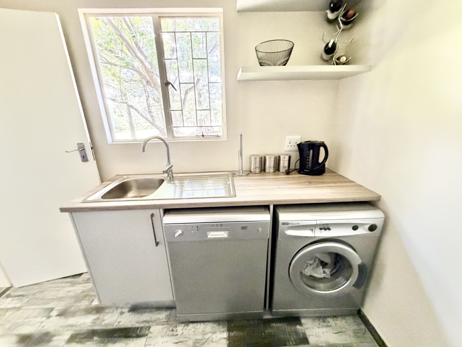 5 Bedroom Property for Sale in Glen Austin Gauteng