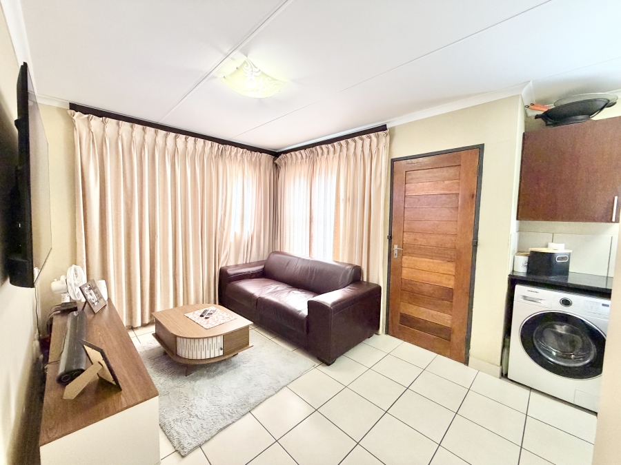 2 Bedroom Property for Sale in Kosmosdal Gauteng